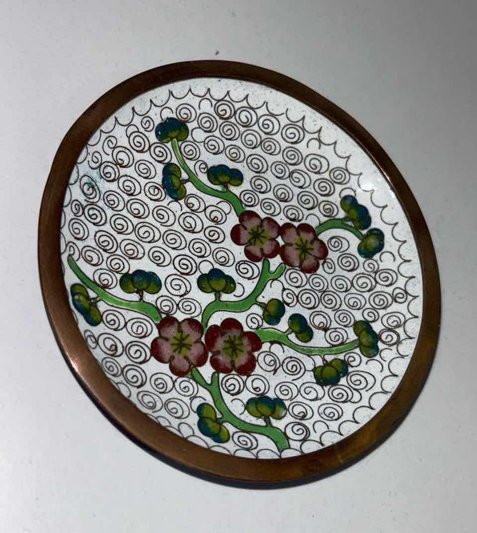 Photo 2 of ANTIQUE CHINESE CLOISONNÉ PRUNUS NIB/PIN DISHES 3.75”D (3)
