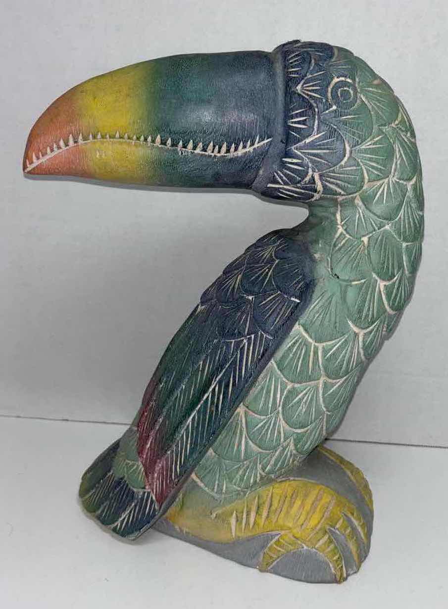 Photo 3 of VINTAGE HAND CARVED 14.25” WOODEN TOUCAN STATUE