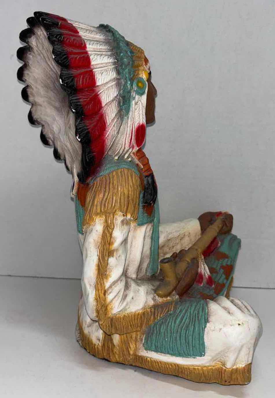 Photo 2 of VINTAGE 1980 UNIVERSAL STATUARY #691 CHALWARE INDIAN CHIEF W PEACE PIPE 13” RESIN STATUE