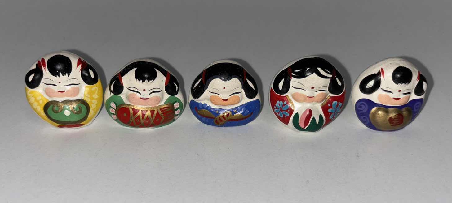 Photo 1 of VINTAGE CHINESE HUISHAN 1.25” CLAY FIGURINES (5 PCS)