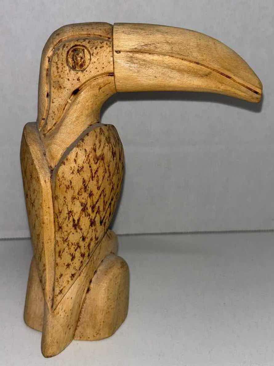 Photo 4 of SEASHELLS & WOOD CARVED 6.25” TOUCAN