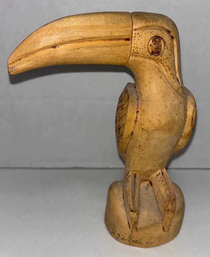 Photo 3 of SEASHELLS & WOOD CARVED 6.25” TOUCAN