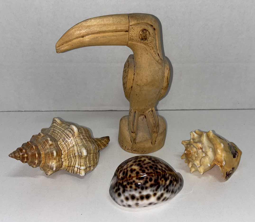 Photo 1 of SEASHELLS & WOOD CARVED 6.25” TOUCAN
