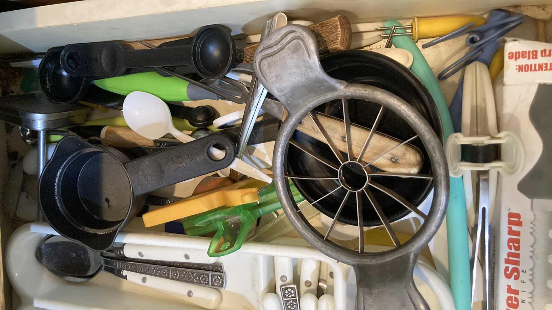 Photo 4 of CONTENTS OF DRAWER-FLATWARE & KITCHEN UTENSILS