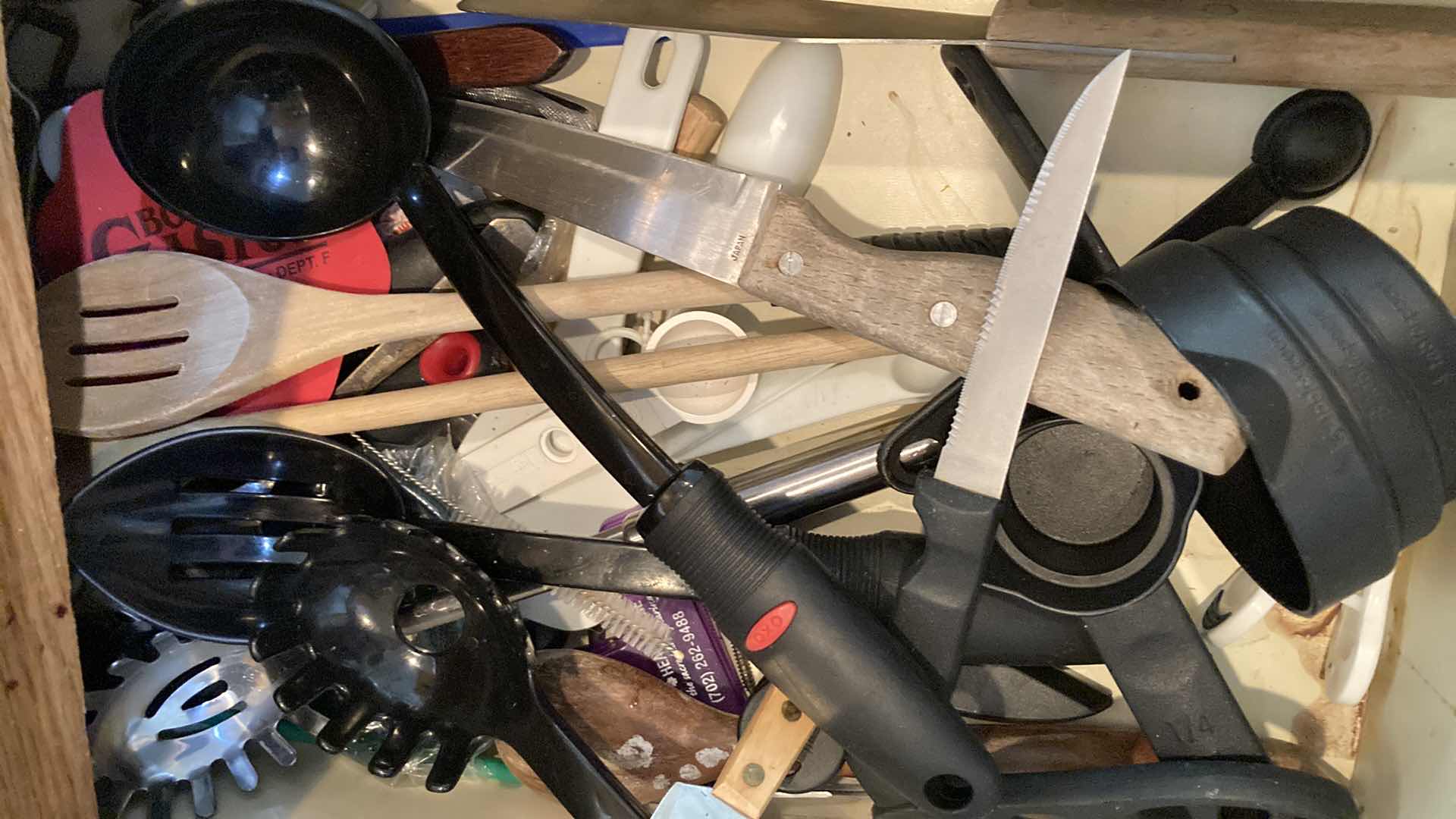 Photo 3 of CONTENTS OF DRAWER- KITCHEN UTENSILS & KNIVES