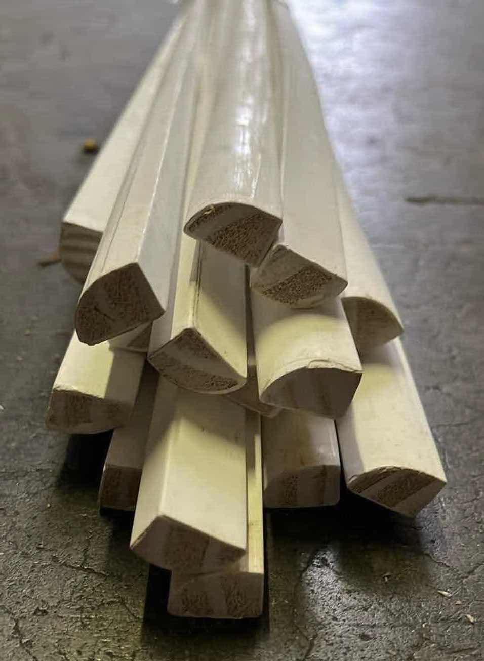 Photo 2 of WHITE WOOD FINISH QUARTER ROUND MOLDING (15PCS) APPROX. 15’-16’