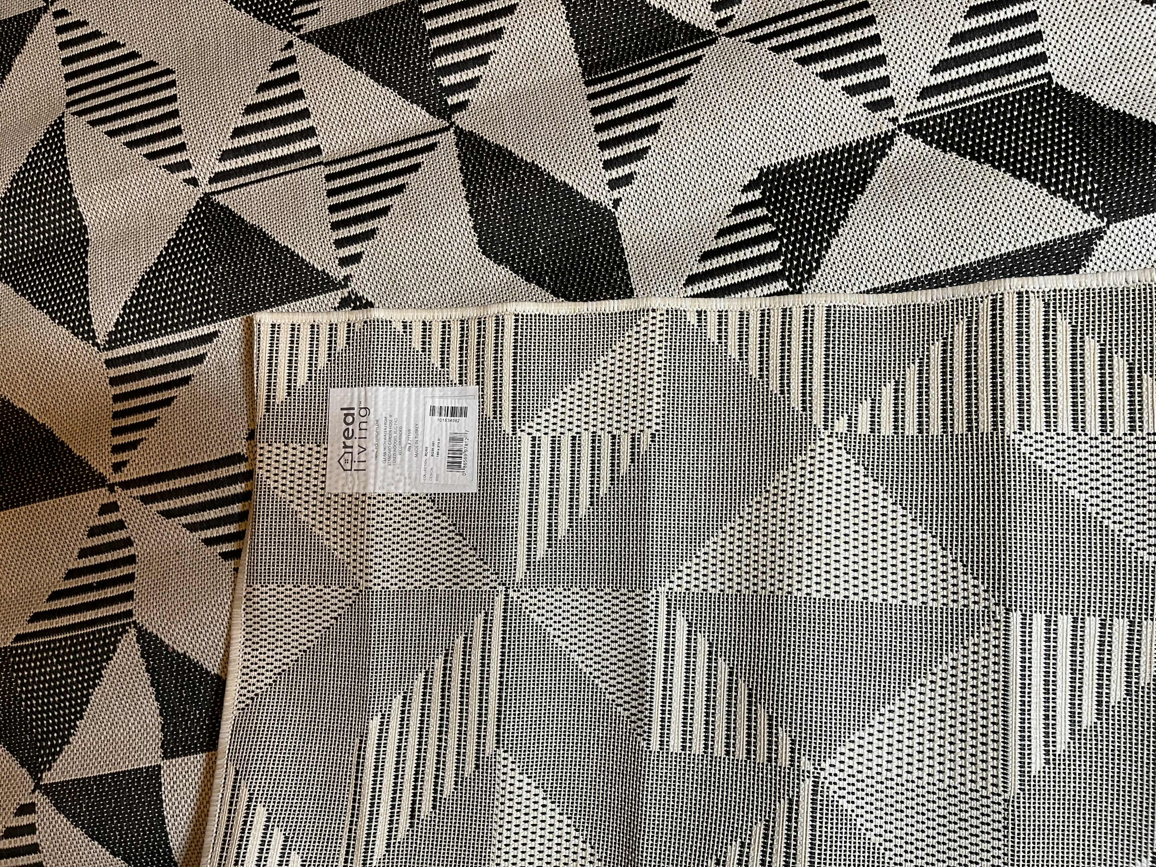 Photo 1 of REAL LIVING ROME COLLECTION BLACK & GREY GEOMETRIC PATTERN AREA RUG 5.3’ X 6.8’