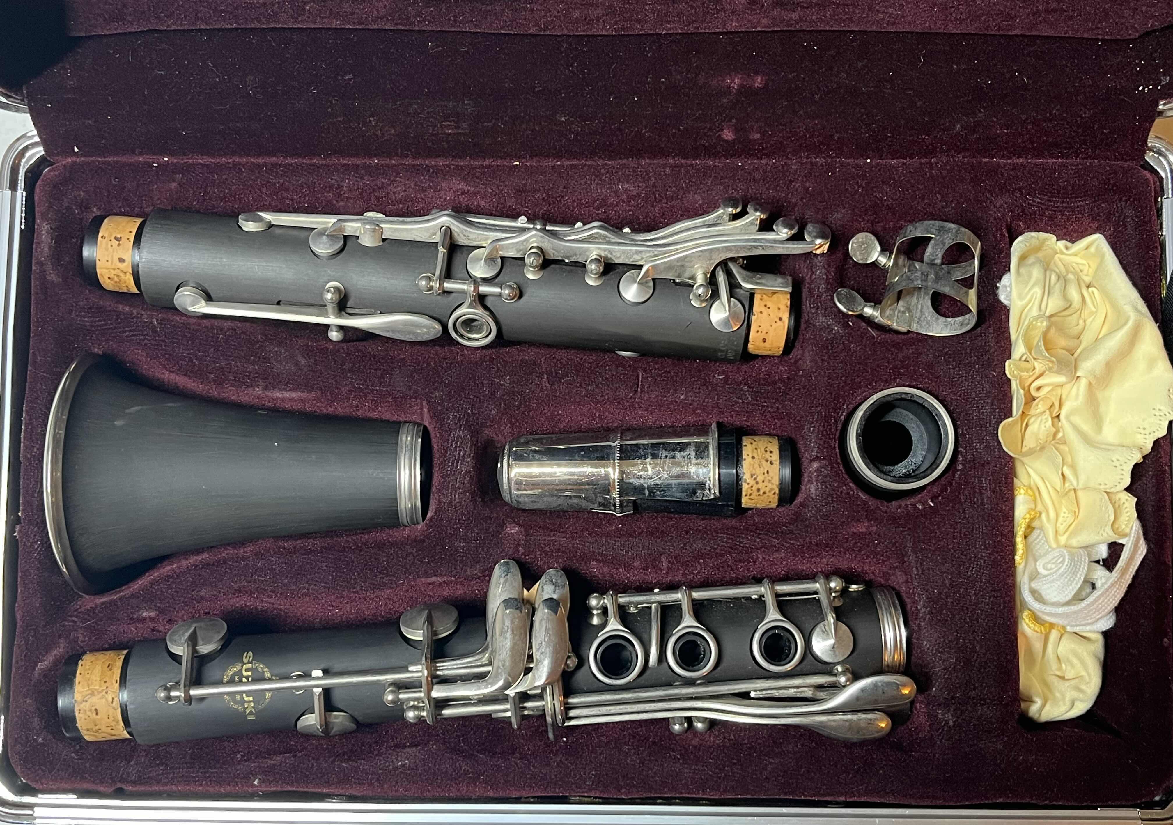 Photo 1 of SUZUKI MASTERCLASS CLARINET W HARD CASE