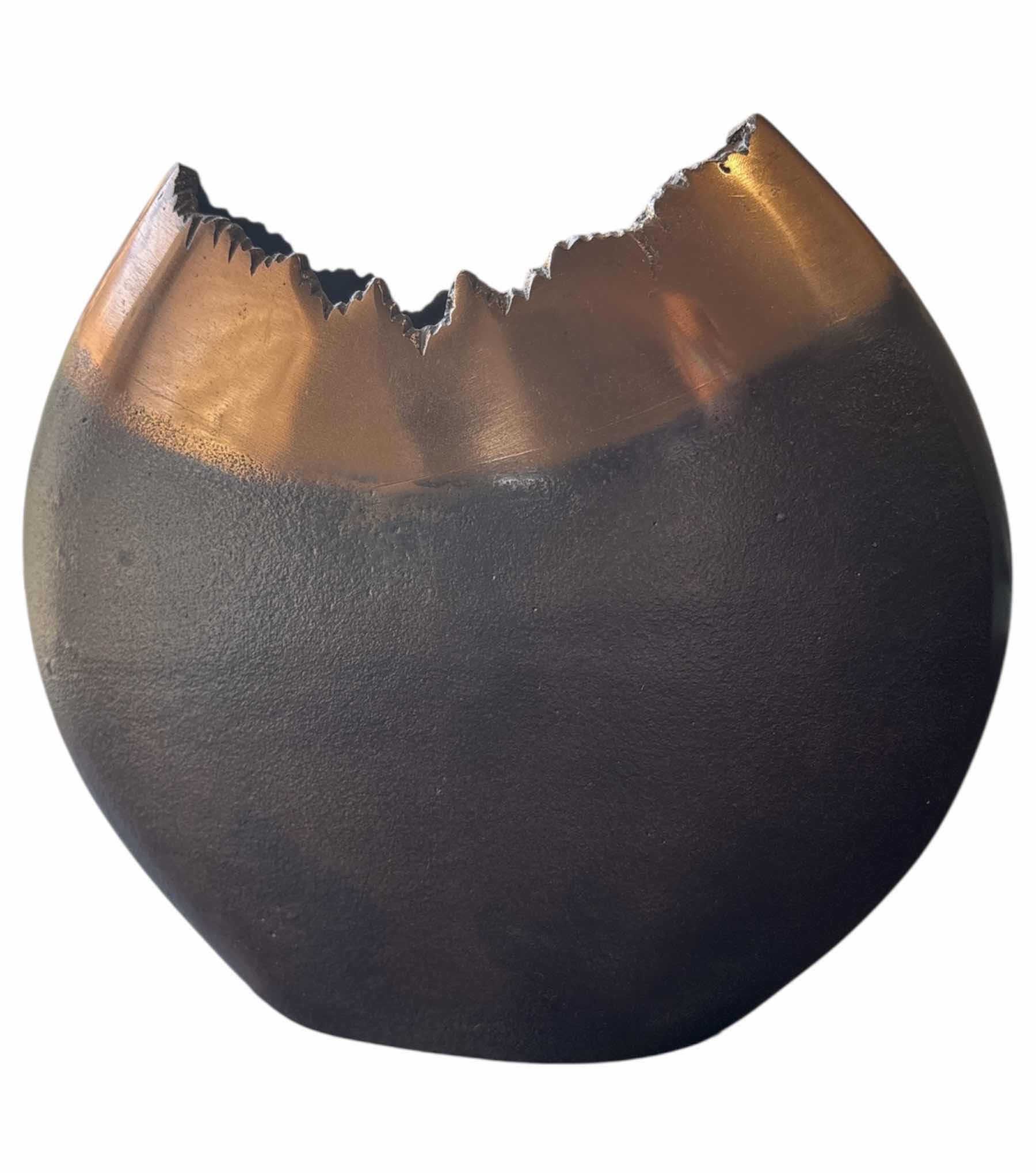 Photo 1 of SHIRALEAH JAGGED EDGED DISC VASE METAL VASE 9.5” X 8.25”