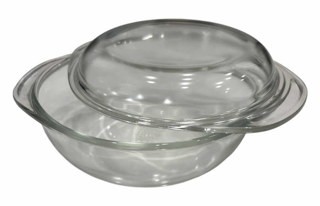 Photo 1 of VINTAGE PYREX GLASS CASSEROLE BAKING DISH #023 1.5 QT W LID & VINTAGE PYREX CASSEROLE DISH #026 3 QT, BOTTOM ONLY