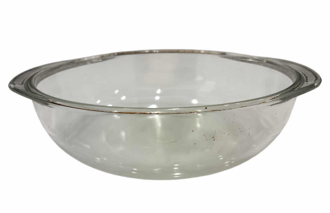 Photo 1 of VINTAGE PYREX GLASS CASSEROLE BAKING DISH #023 1.5 QT W LID & VINTAGE PYREX CASSEROLE DISH #026 3 QT, BOTTOM ONLY