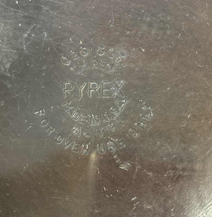 Photo 1 of VINTAGE PYREX GLASS CASSEROLE BAKING DISH #023 1.5 QT W LID & VINTAGE PYREX CASSEROLE DISH #026 3 QT, BOTTOM ONLY