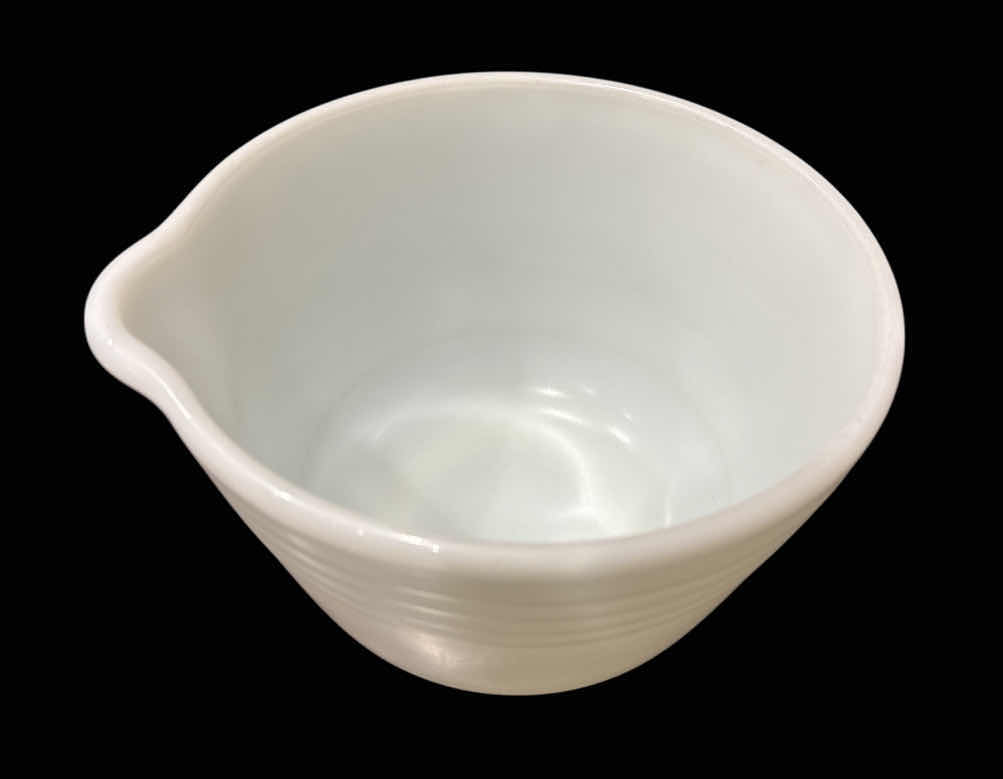 Photo 1 of VINTAGE HAMILTON BEACH/PYREX MILK GLASS BANDED 6” MIXING BOWL