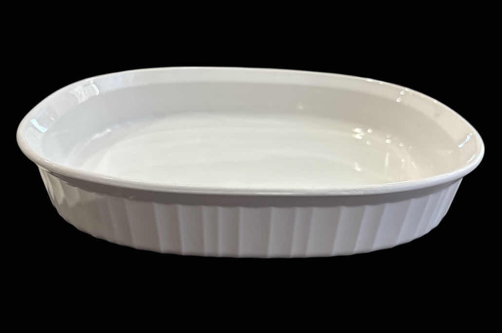Photo 1 of CORNING WARE 1.5 QT OVAL CASSEROLE BAKING DISH, FRENCH WHITE (F-6-B)