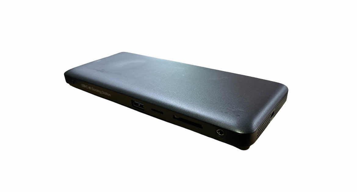 Photo 1 of USB-C 12 PORT DOCKING STATION
