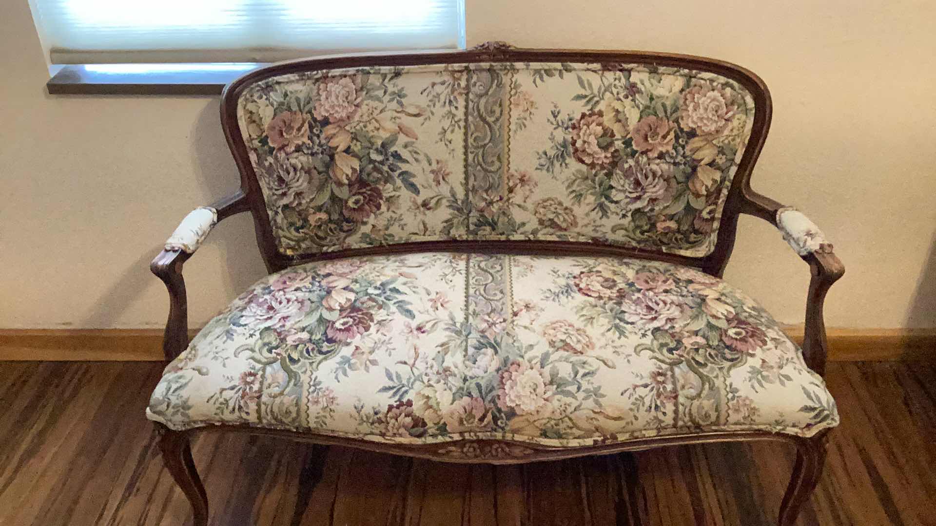 Photo 2 of VINTAGE LOVE SEAT