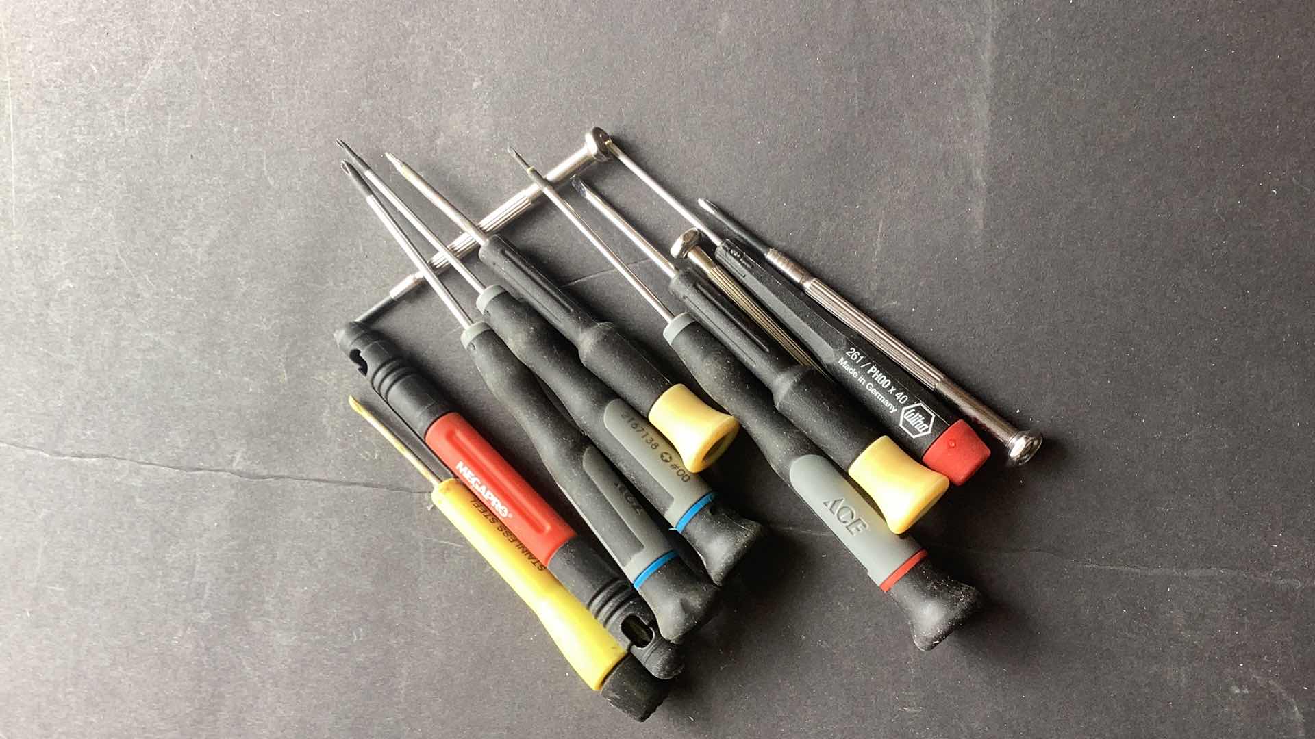 Photo 1 of PRECISION SCREWDRIVERS