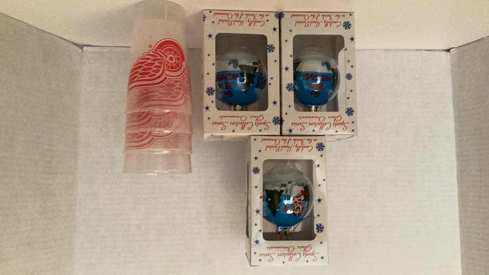 Photo 3 of DETROIT RED WINGS XMAS ORNAMENT (3) SET OF TUMBLERS