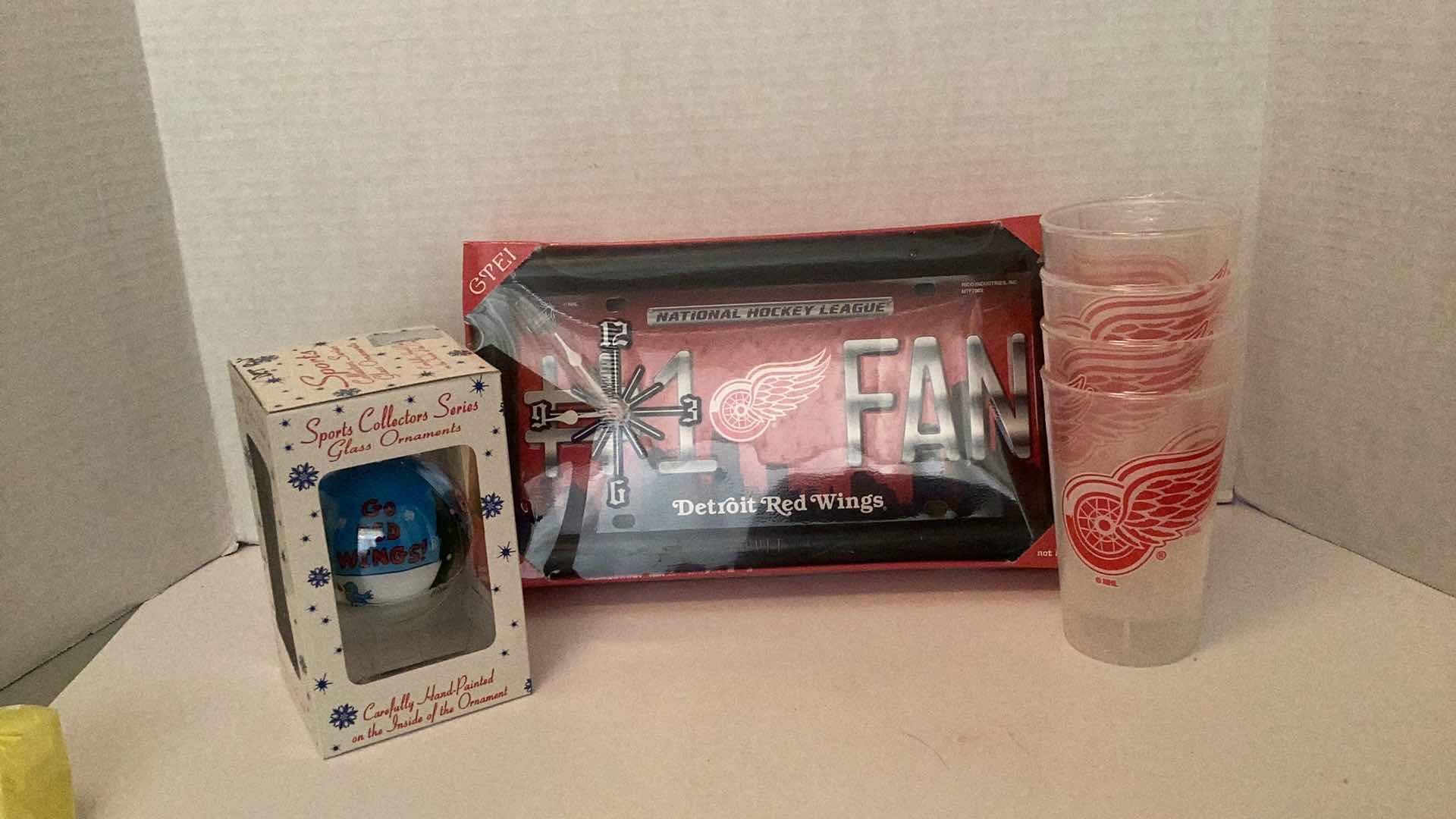 Photo 2 of DETROIT RED WINGS CLOCK, ORNAMENT AND TUMBLERS