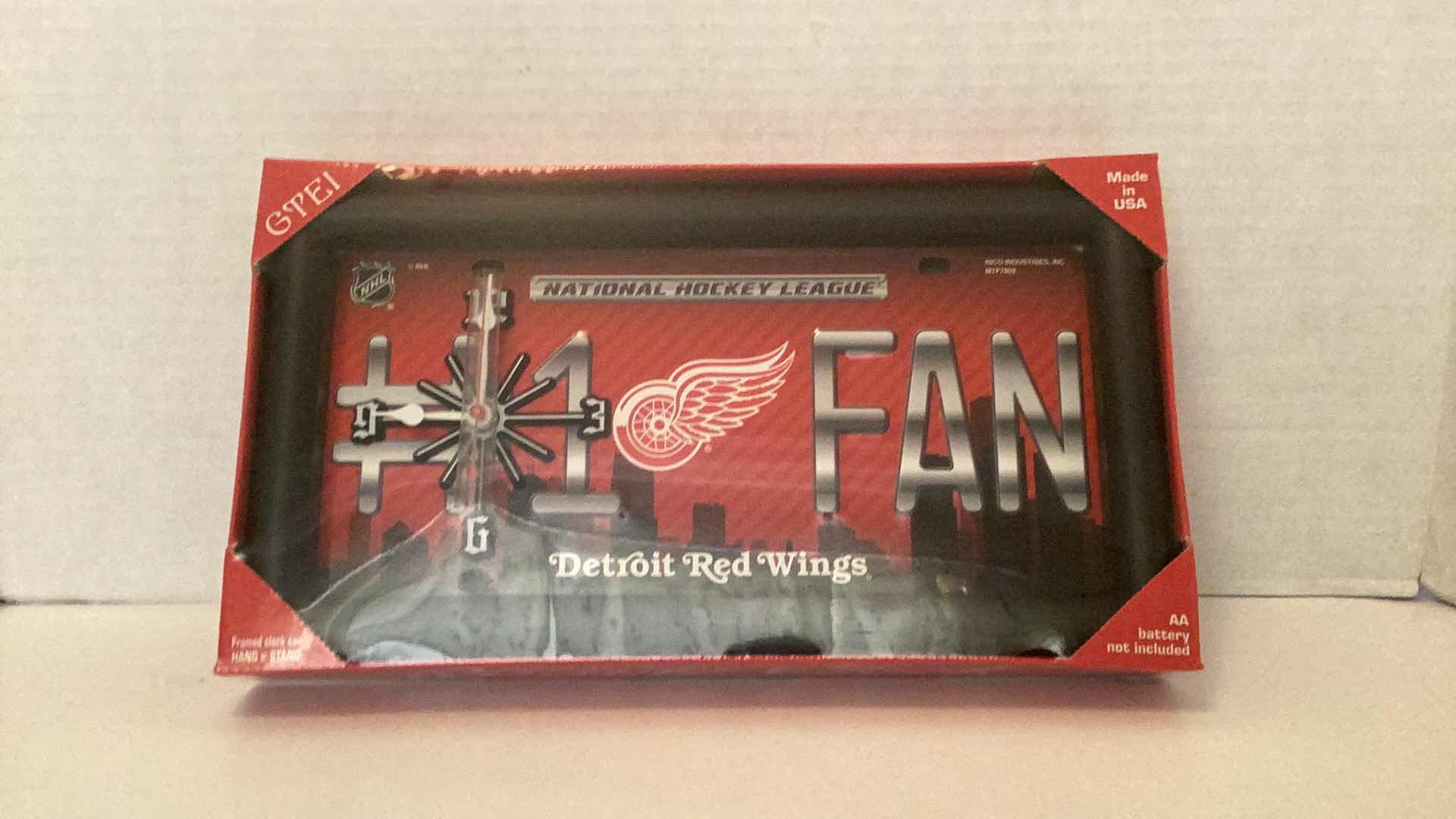 Photo 1 of DETROIT RED WINGS CLOCK