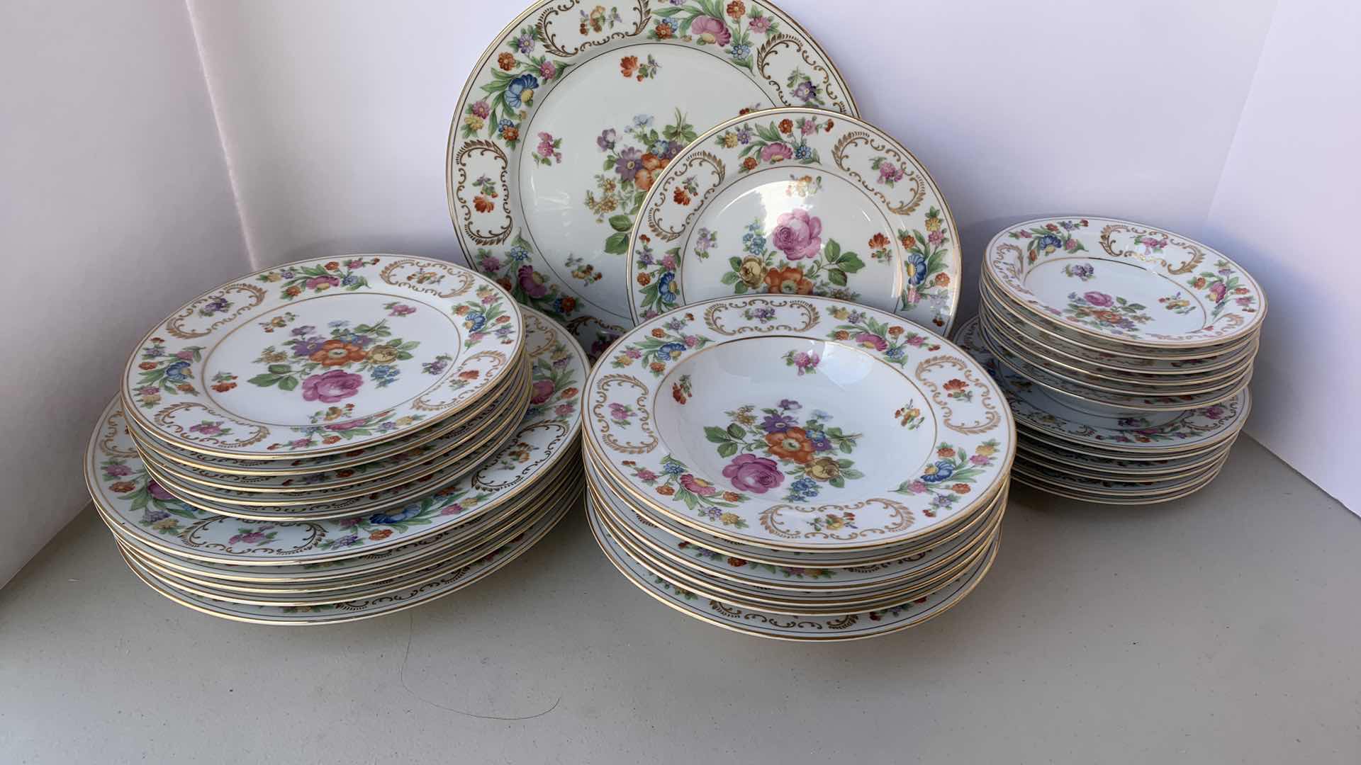 Photo 2 of VINTAGE 1947 NORITAKE CHINA  34 PIECES