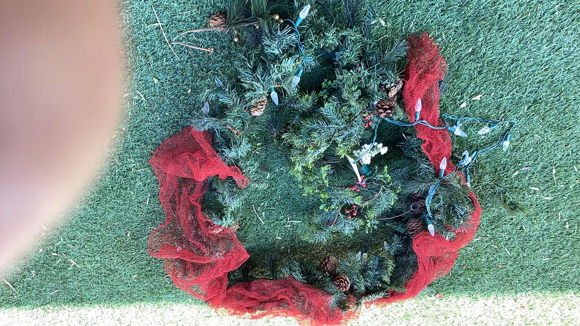 Photo 3 of FLEXIBLE CHRISTMAS LIGHTED WREATH TESTED WORKING