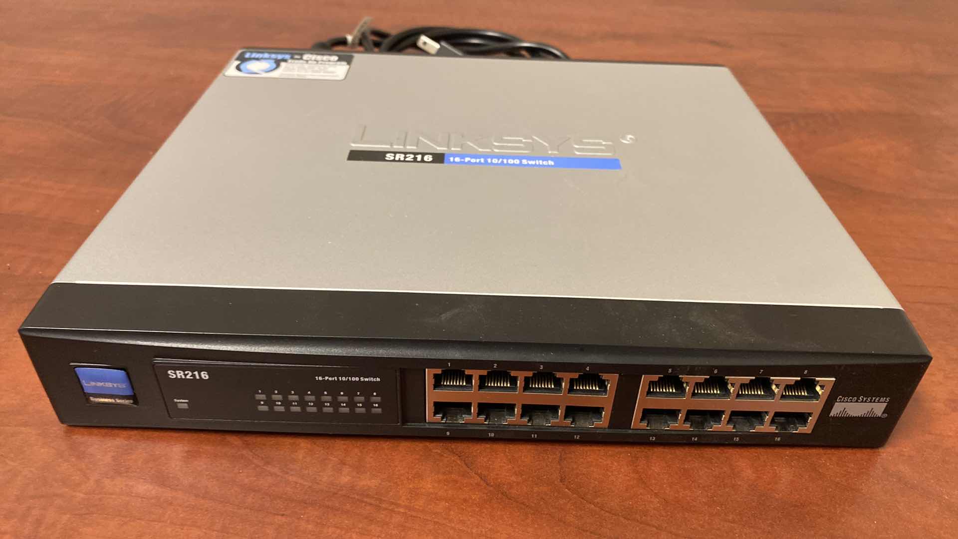 Photo 1 of LINKSYS SPLITTER SR216 16 PORT 10/100 SWITCH