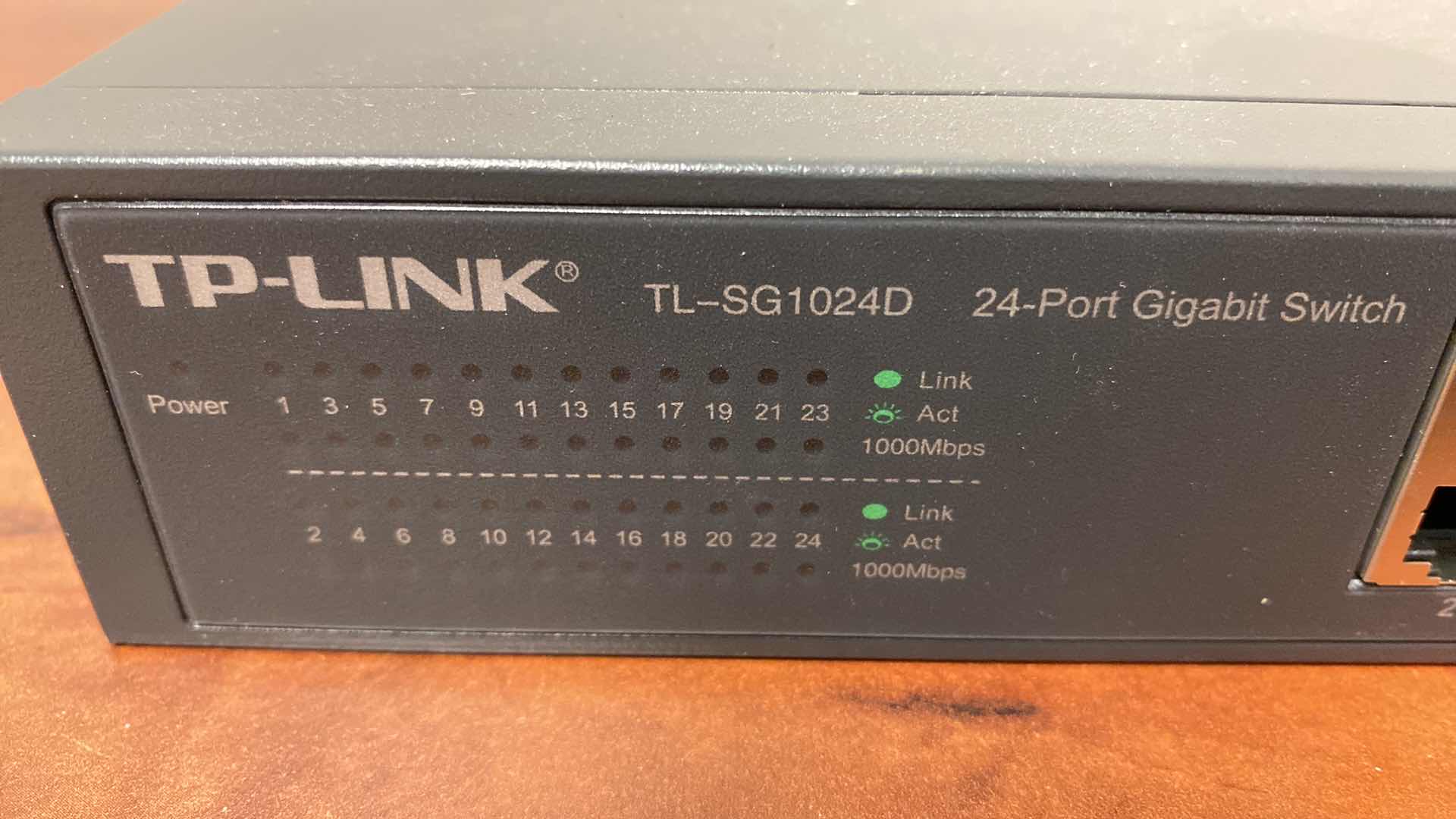 Photo 2 of TO-LINK 24 PORT GIGABIT SWITCH TL-SG1024D