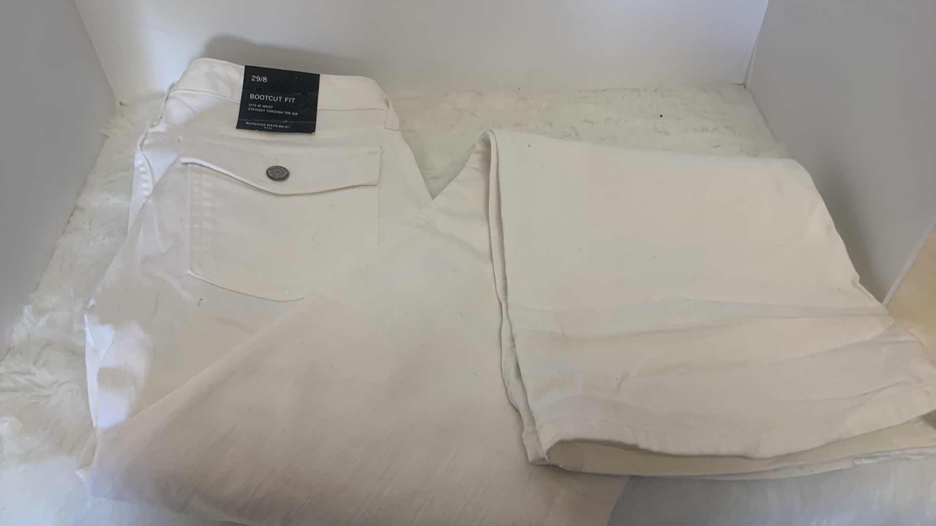 Photo 2 of WOMENS CLOTHING, BANANA REPUBLIC NEW WITH TAGS SIZE 29/8 WHITE BOOTCUT FIT JEANS