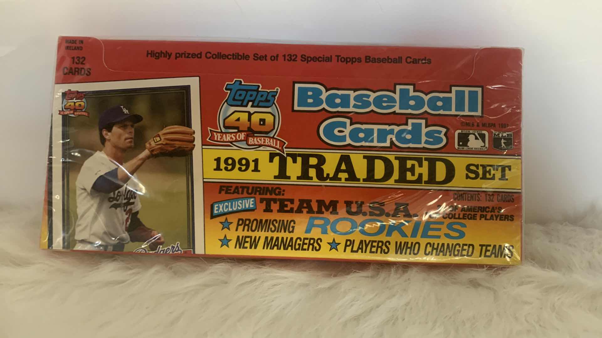 Photo 1 of SEALED TOPPS  BASEBALL CARDS 1991 TRADED SET