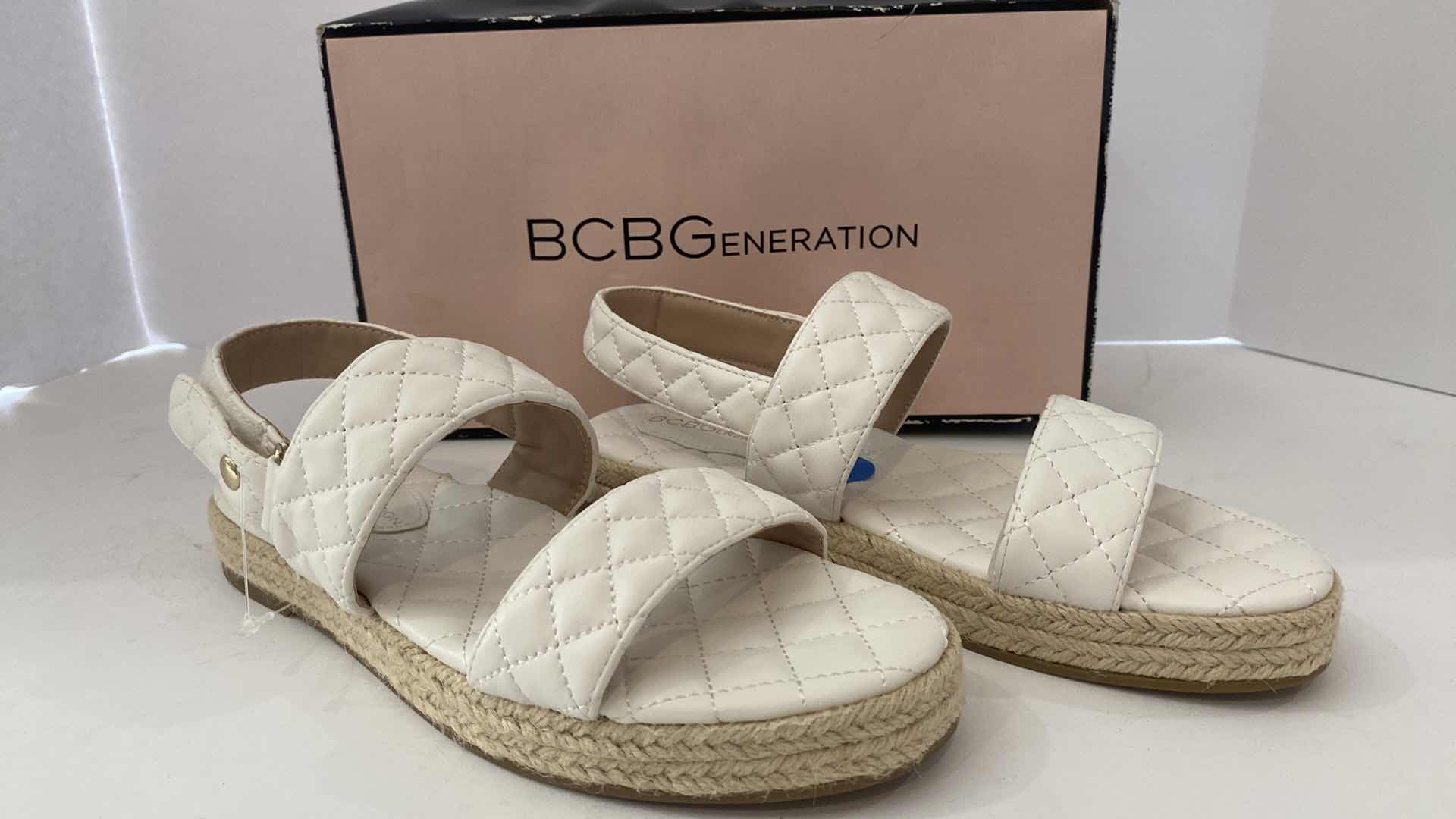 Photo 2 of NEW IN BOX BCBG WOMENS SANDALS SIZE 7.5