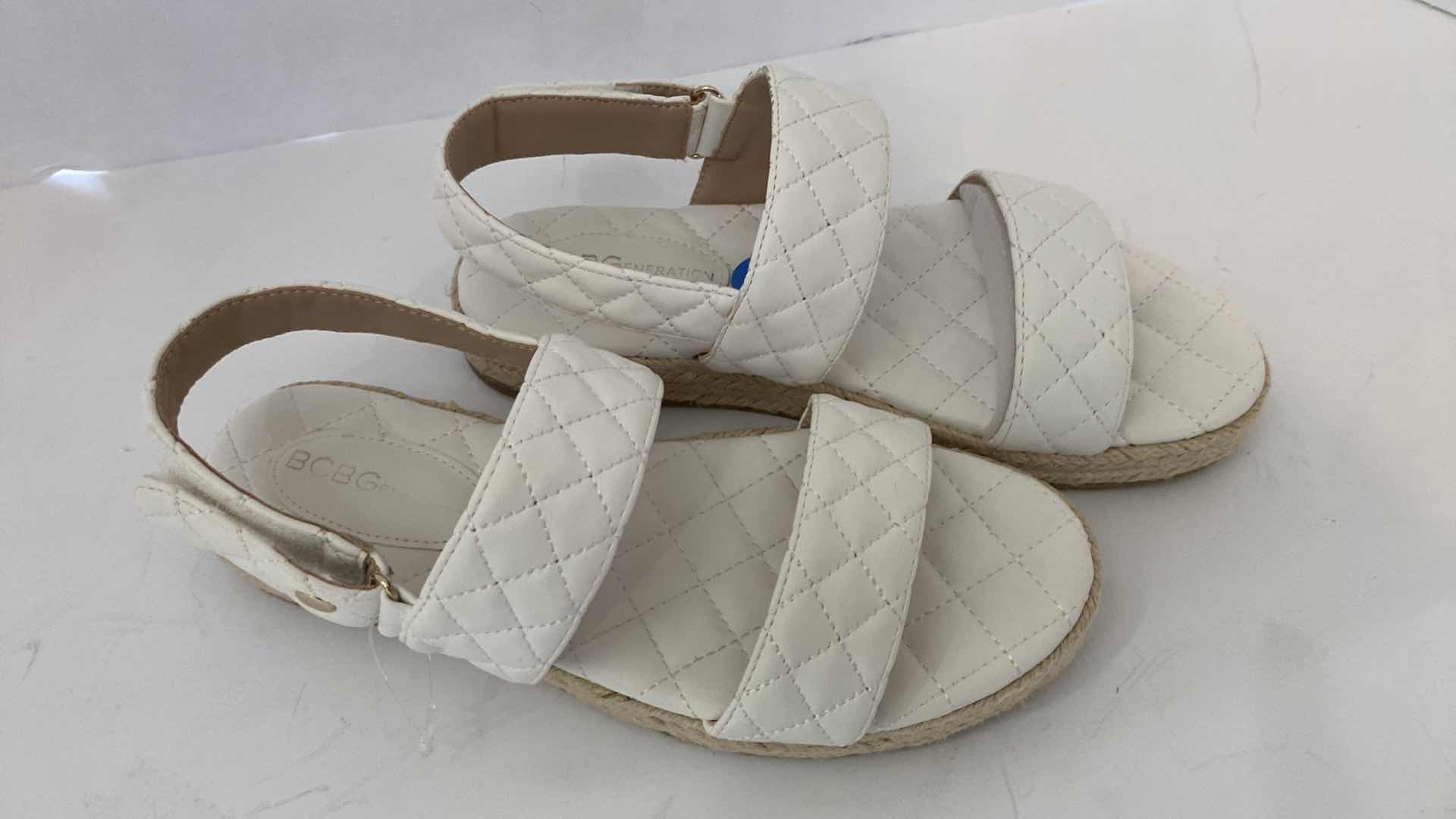 Photo 3 of NEW IN BOX BCBG WOMENS SANDALS SIZE 7.5