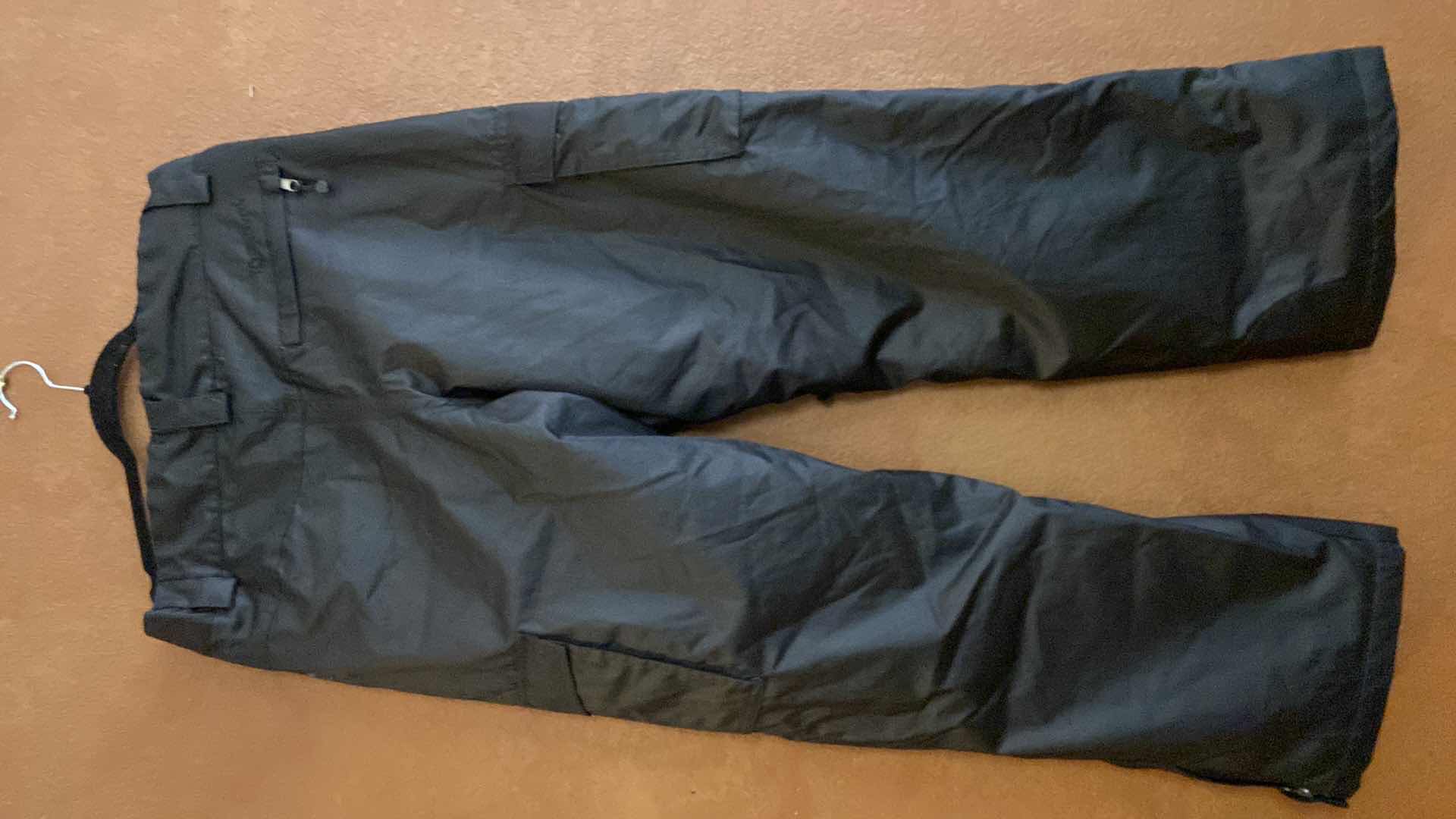 Photo 2 of GRAVITY MENS SNOW PANTS SIZE LARGE