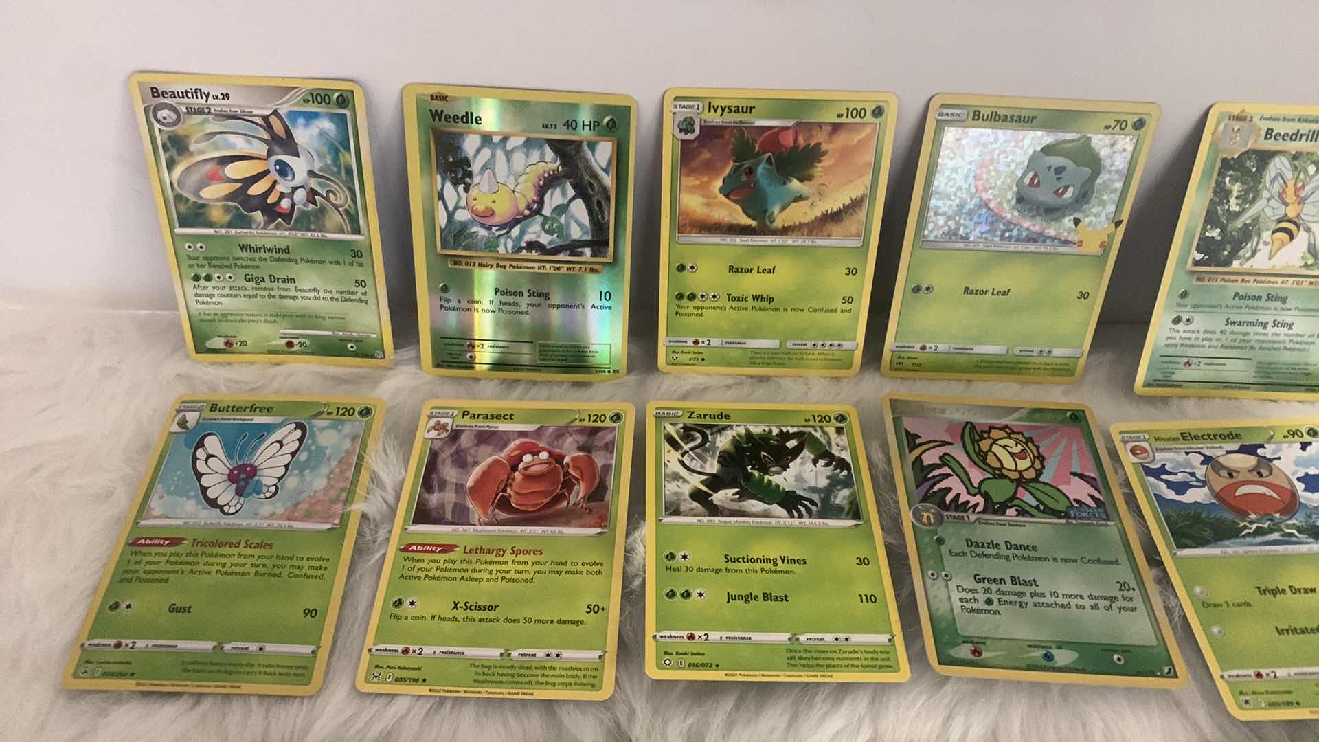 Photo 2 of 16 COLLECTIBLE POKÉMON CARDS