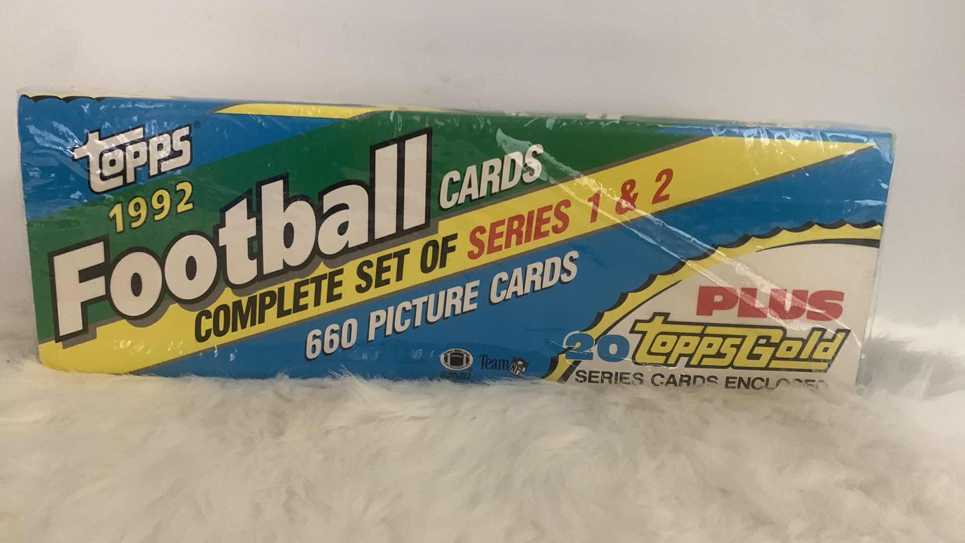Photo 1 of COLLECTIBLE TOPPS  1992  FOOTBALL CARDS COMPLETE SET OF SERIES 1 & 2