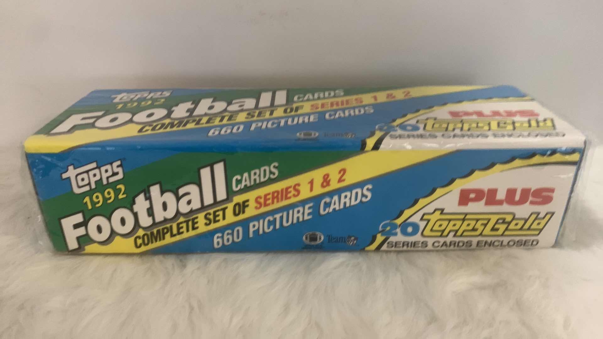 Photo 2 of COLLECTIBLE TOPPS  1992  FOOTBALL CARDS COMPLETE SET OF SERIES 1 & 2