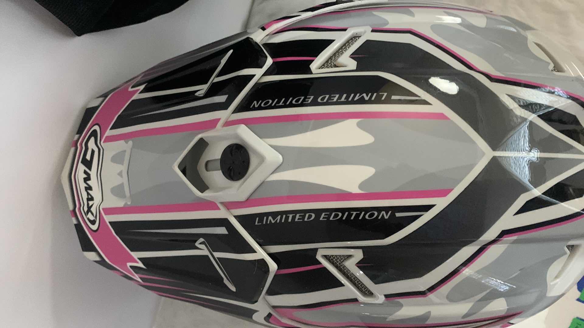 Photo 5 of WOMENS LIMITED EDITION MOTORCYCLE HELMET PINK RIBBONRIDERS SIZE M