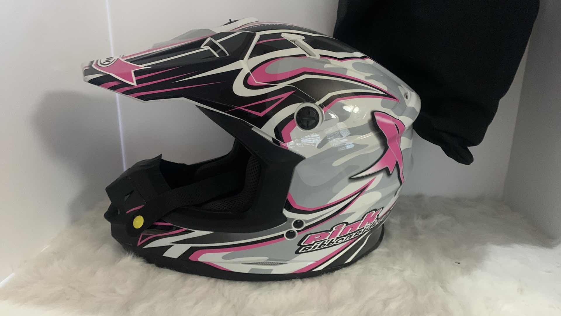 Photo 4 of WOMENS LIMITED EDITION MOTORCYCLE HELMET PINK RIBBONRIDERS SIZE M