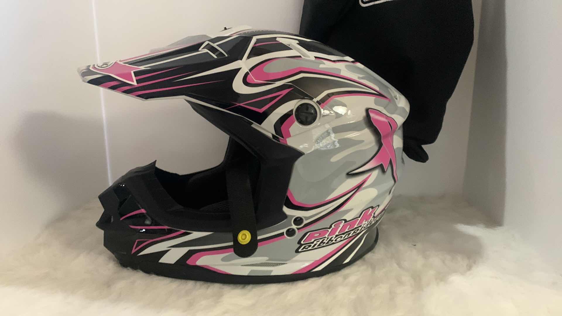 Photo 8 of WOMENS LIMITED EDITION MOTORCYCLE HELMET PINK RIBBONRIDERS SIZE M