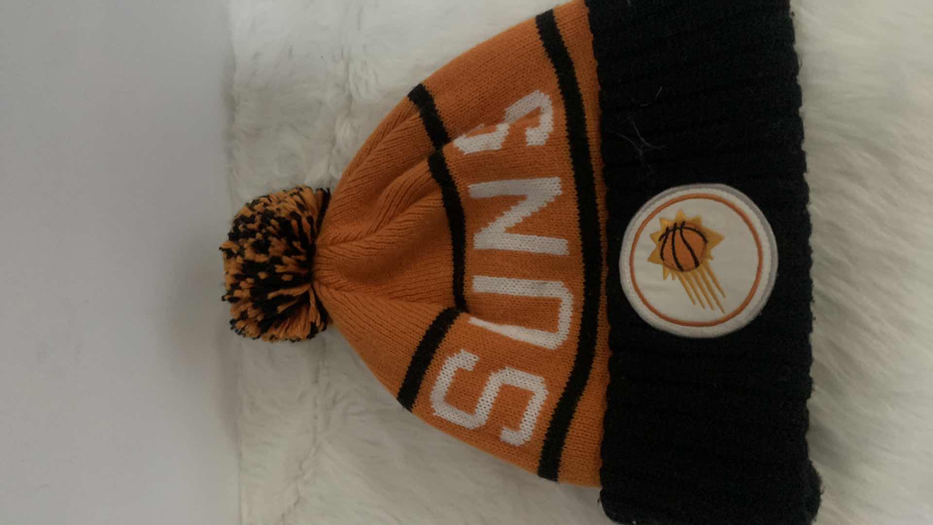Photo 4 of SUNS T-SHIRT  SIZE L AND BEANIE