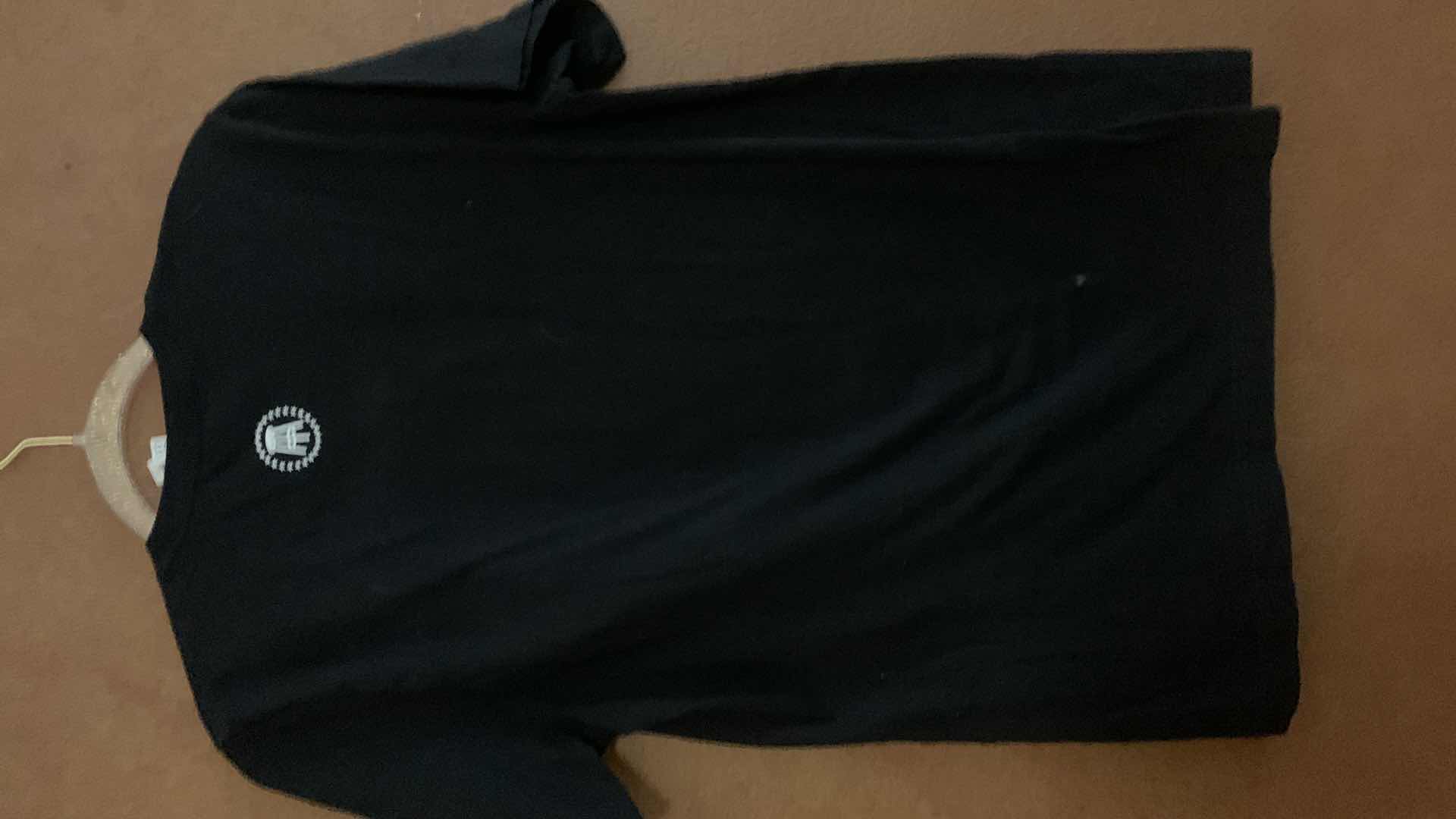 Photo 3 of SUNS T-SHIRT  SIZE L AND BEANIE