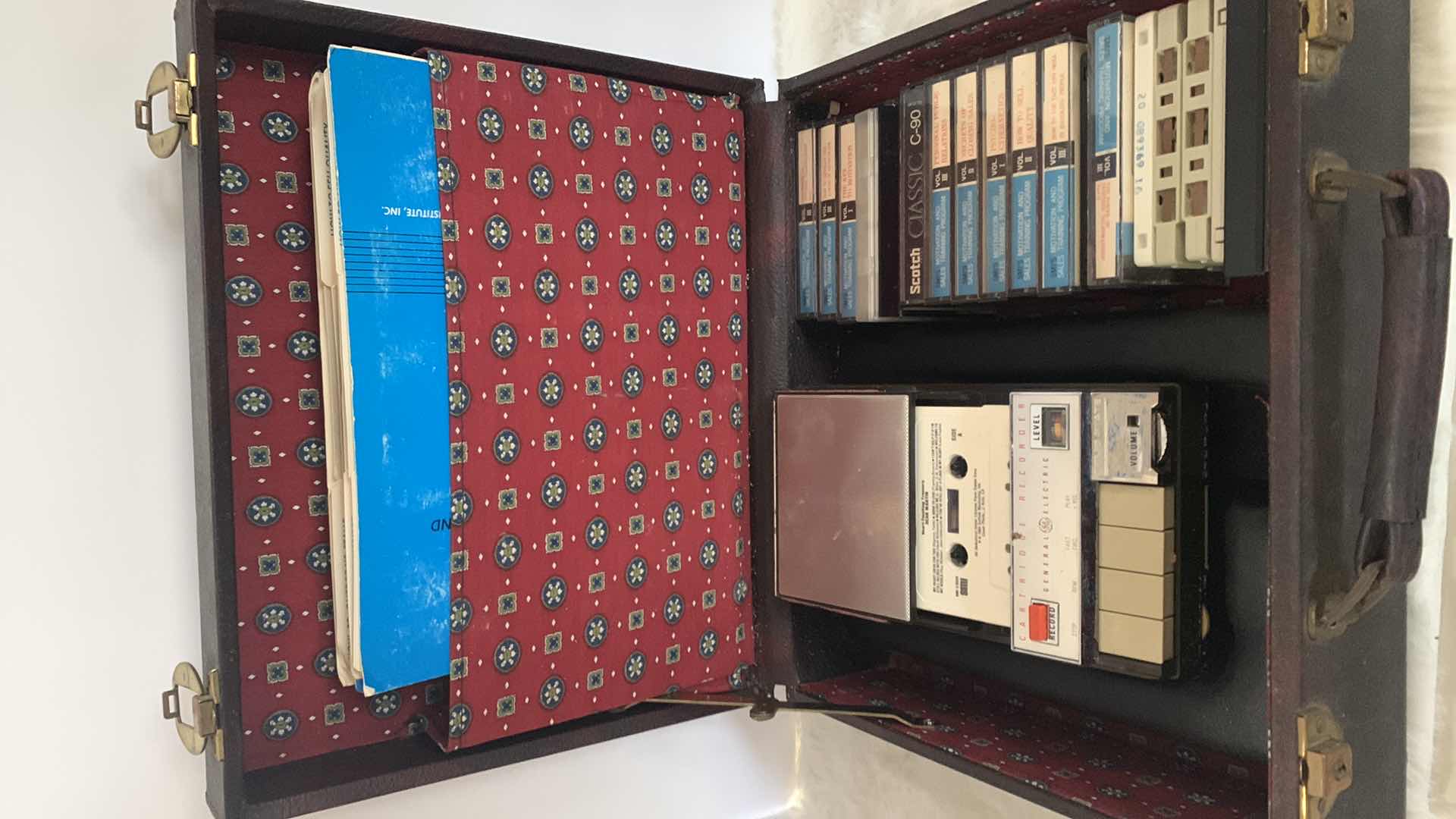 Photo 1 of VINTAGE GENERAL ELECTRIC CARTRIDGE RECORDER IN LEATHER CASE W CARTRIDGES AND TRAINING MANUALS