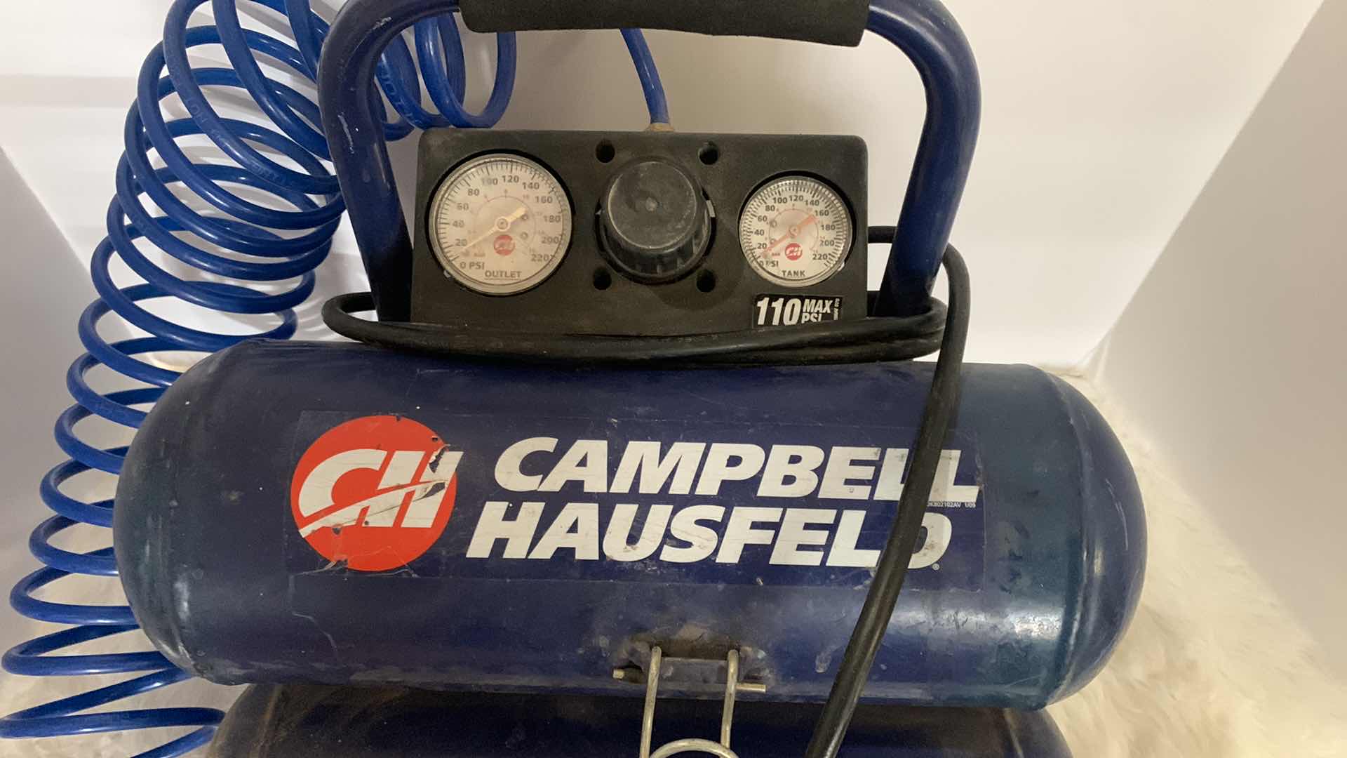 Photo 2 of CAMPBELL HAUSFELD 110 MAX PSI AIR COMPRESSOR (WORKS)