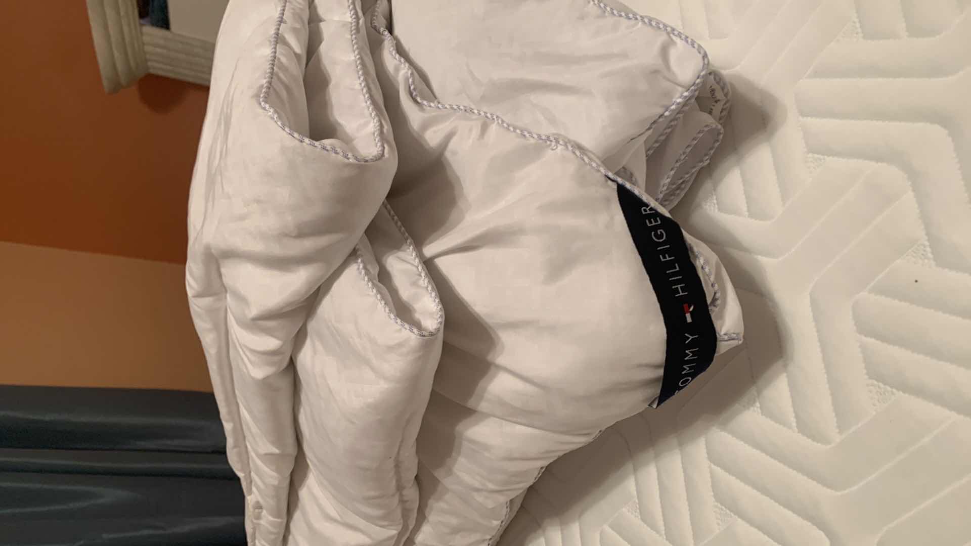 Photo 2 of TOMMY HILFIGER WHITE QUEEN/FULL COMFORTER