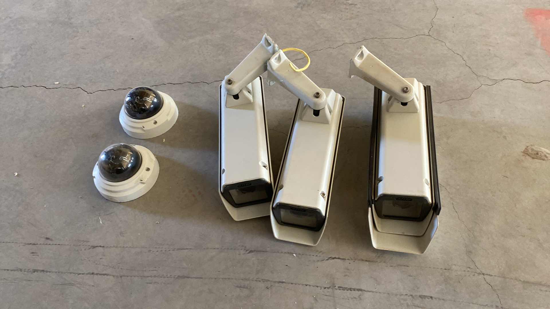 Photo 1 of 5 PIECES PELCO SECURITY CAMERAS