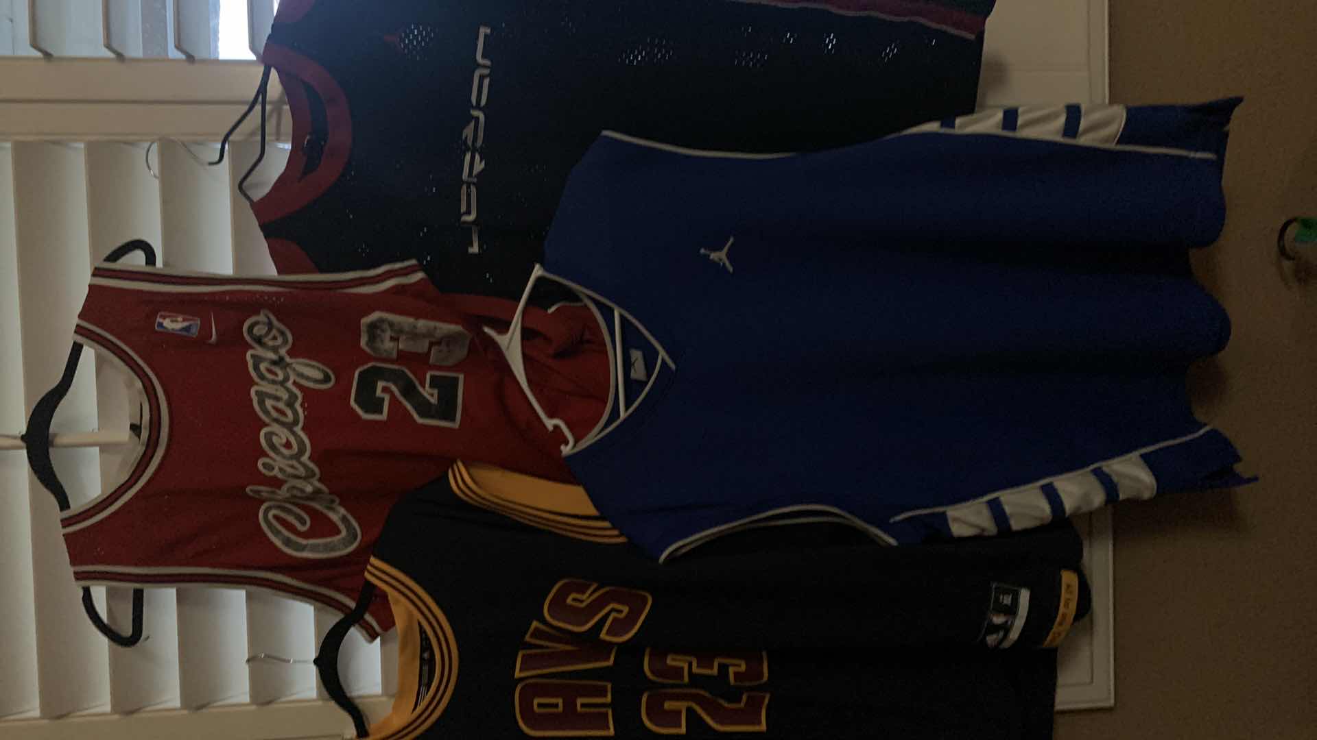 Photo 1 of 4 MENS BASKETBALL JERSEYS XL XXL