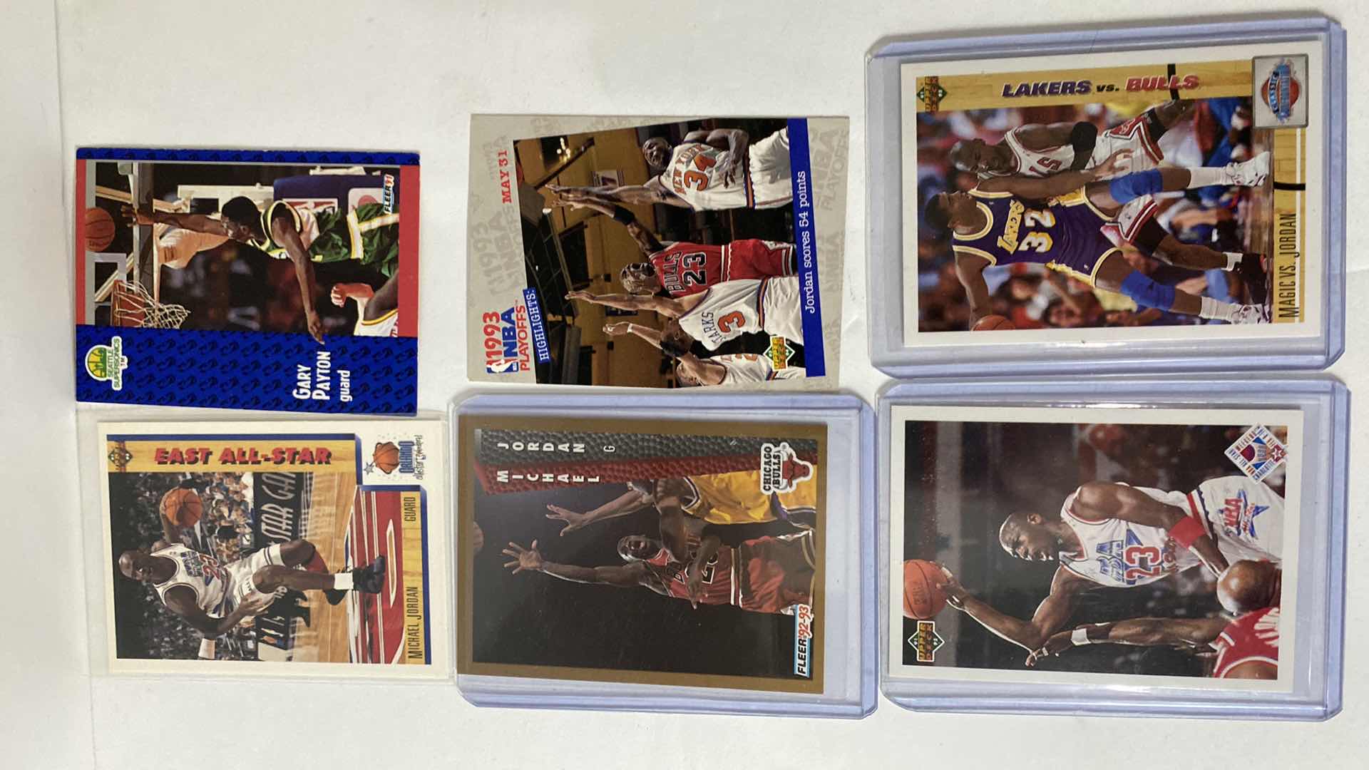 Photo 1 of 6 COLLECTIBLE BASKETBALL CARDS - 5 ARE MICHAEL JORDAN
