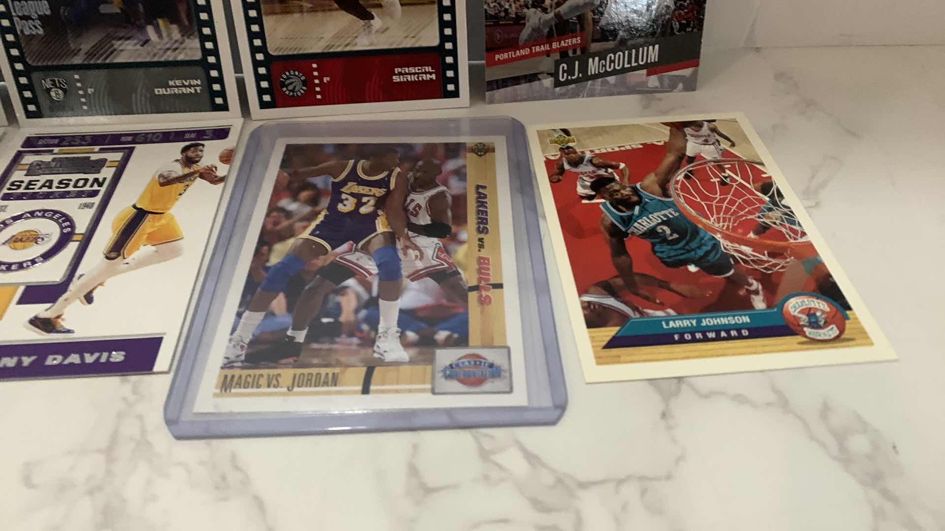 Photo 6 of 10 COLLECTIBLE BASKETBALL CARDS