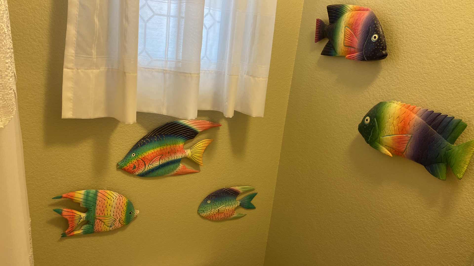 Photo 1 of SHOWER CURTAIN RUG 5 WALL FISH DECOR 2 BATH TOWELS AND 2 HAND TOWELS