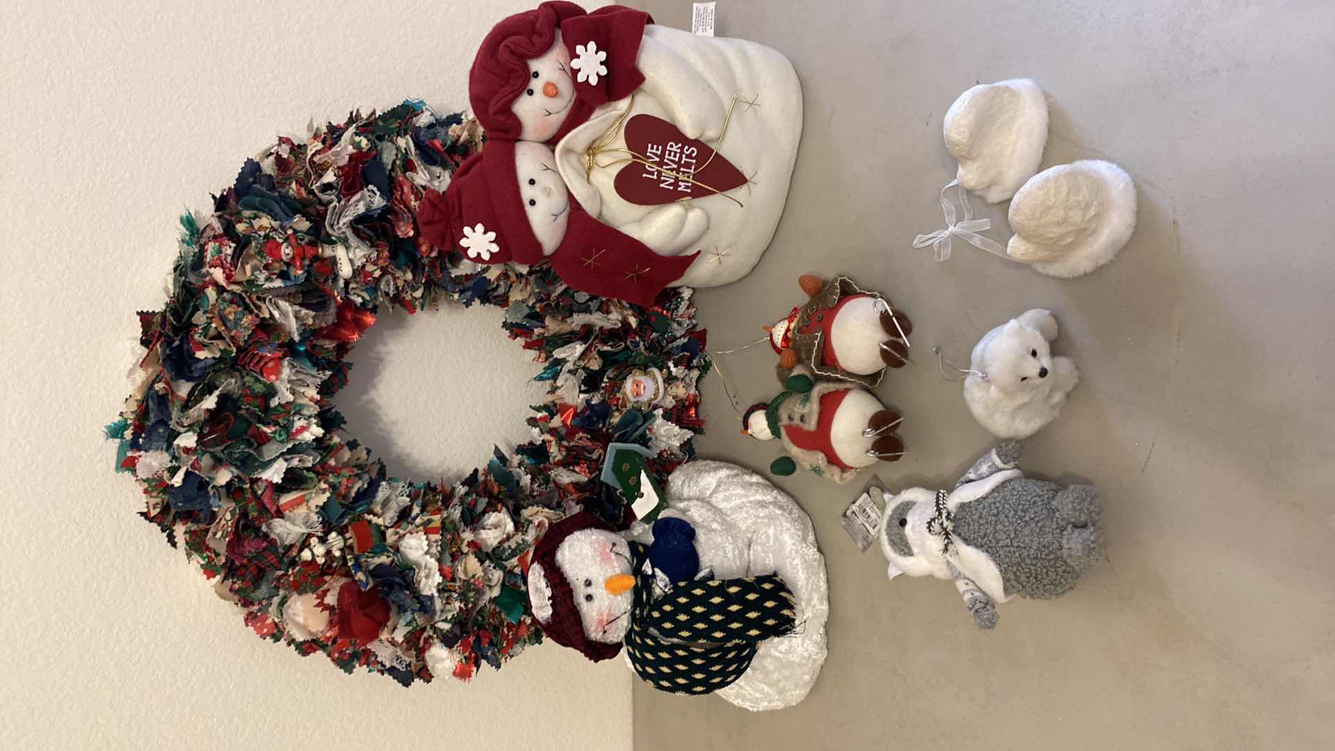 Photo 1 of 7 - CHRISTMAS DECOR WREATH SNOWMEN AND MORE TALLEST 19”